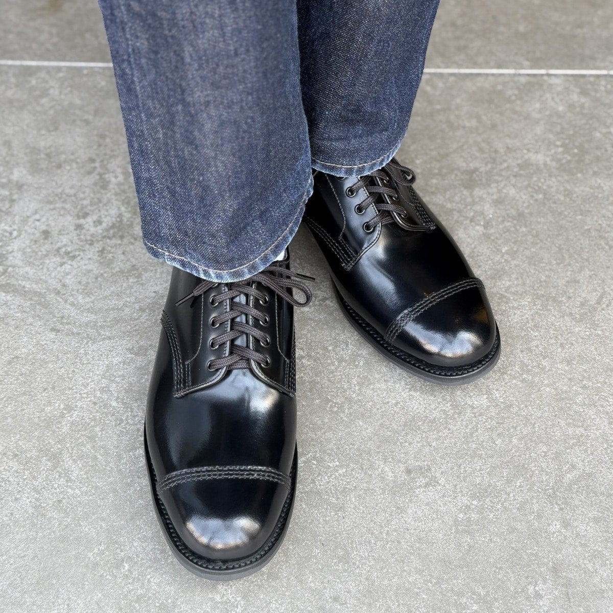 サンダース　バーガンディ キャップトゥ ドレスシューズ サンダース MILITARY DERBY SHOE BLACK キャップトウ メンズ | TRADING